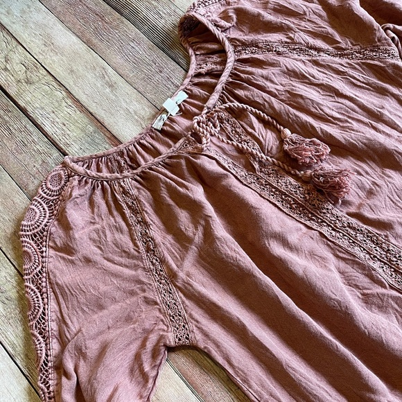 Rust colored 3/4 length crochet detail top - Picture 3 of 5